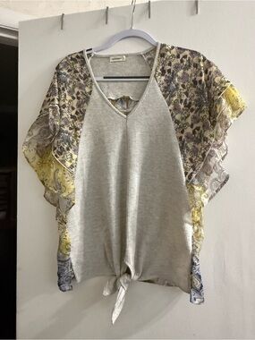 Light Gray Ribbed V-Neck Tunic with Yellow Floral Flutter Sleeves
